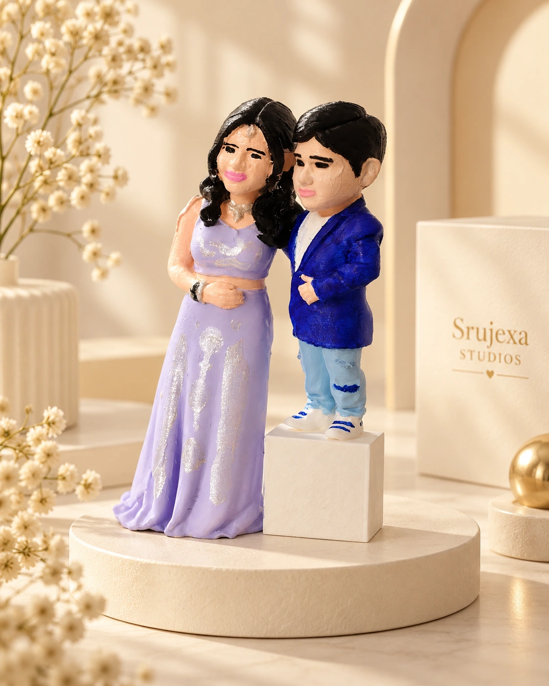 Memento couple miniature in a light editorial setting